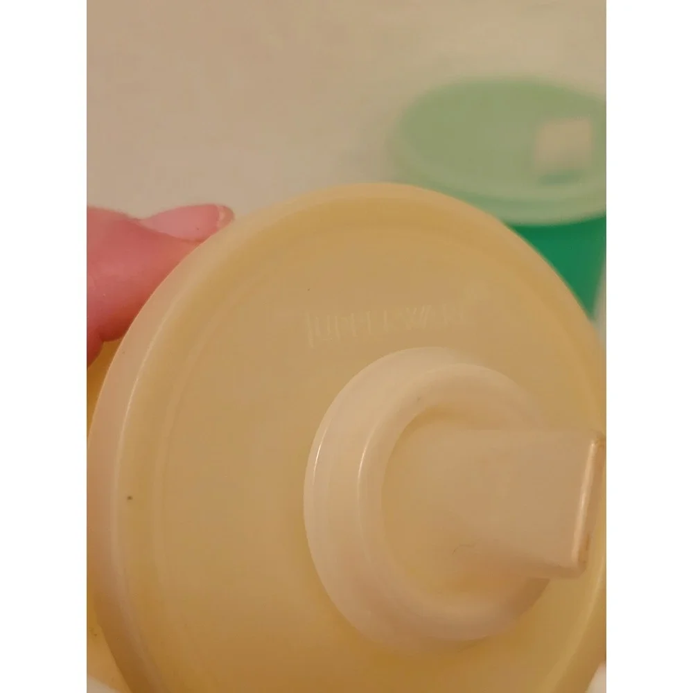 Vintage Tupperware 16 oz‎ Tumblers - 1 Turquoise/1 Yellow Lot Of 2